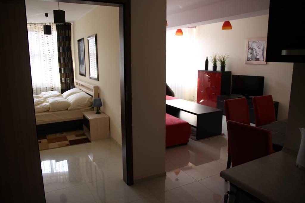 Aparthotel Apart-Lux Bytom Exterior foto