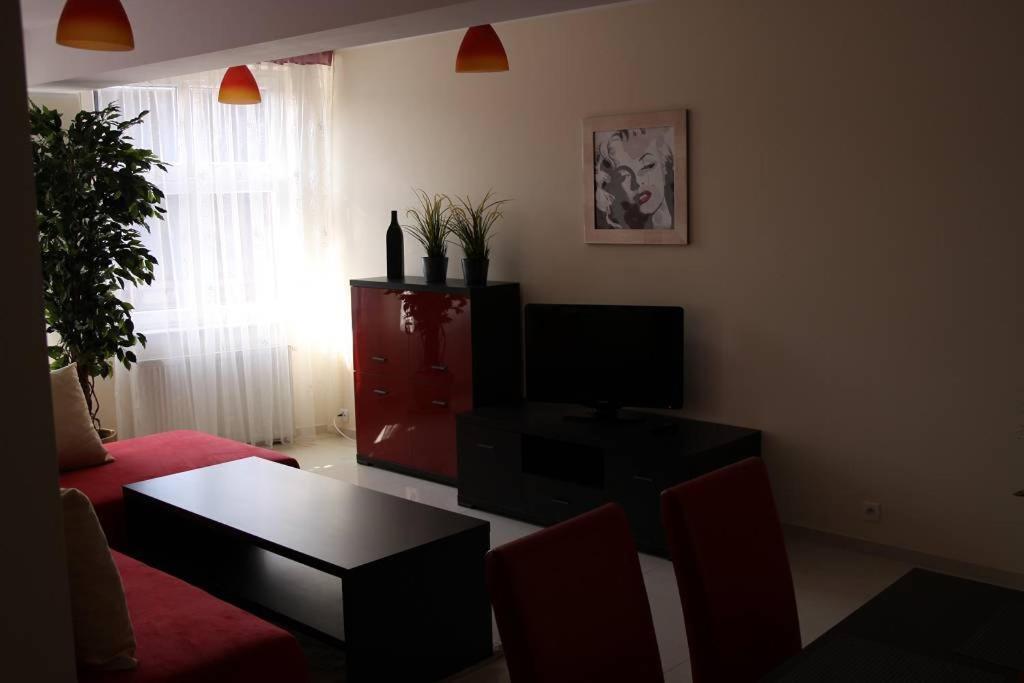 Aparthotel Apart-Lux Bytom Exterior foto
